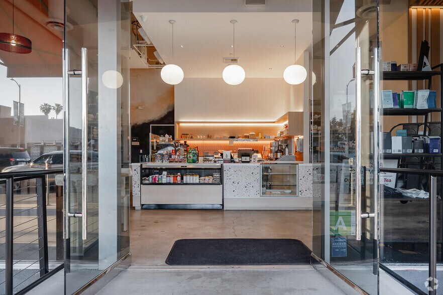 More Photos Of 6725 W Sunset Blvd, Los Angeles Office For Lease