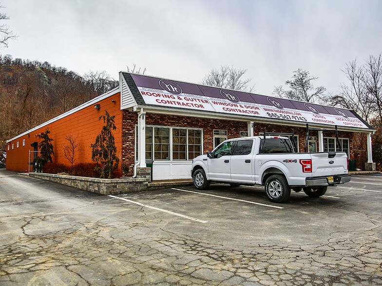 More Photos Of 42 Windsor Hwy, New Windsor Township Storefront Retail Office For Lease
