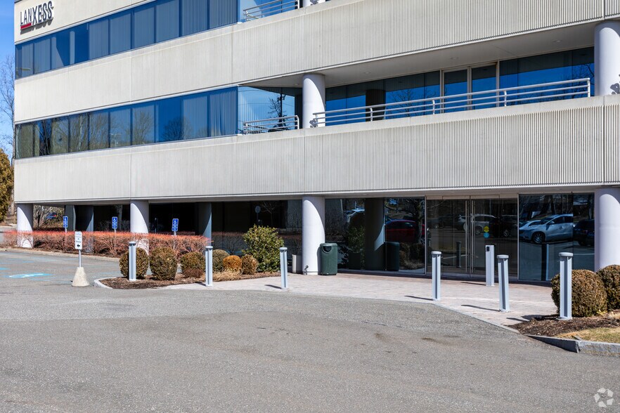 More Photos Of 2 Armstrong Rd, Shelton Office For Lease