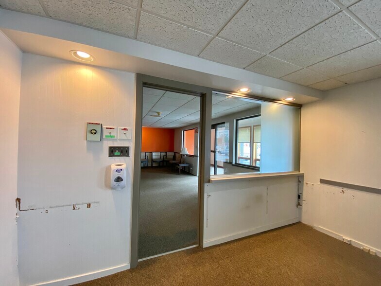 More Photos Of 915 N Hanover St, Elizabethtown Medical For Sale