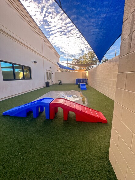 More Photos Of 2386 Florida Highway 426 Hwy, Oviedo Veterinarian Kennel For Sale