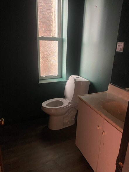 More Photos Of 1733-1735 Maryland Ave, Baltimore Bar For Lease