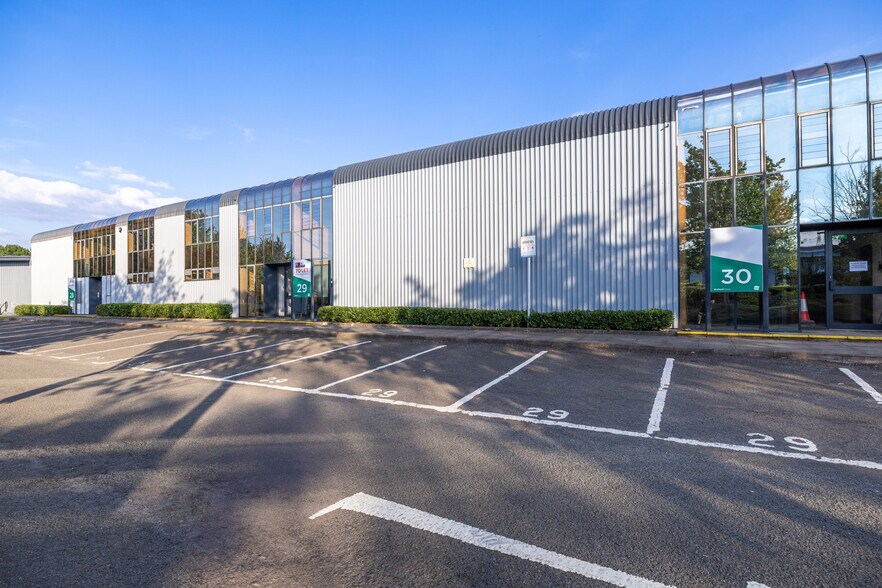 More Photos Of 28-31 Alston Dr, Milton Keynes Warehouse For Lease