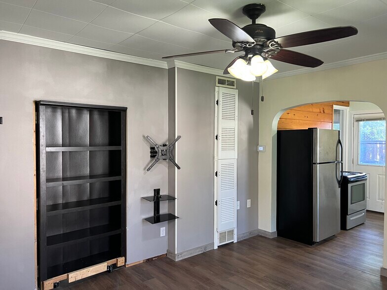 More Photos Of 804 S Bailey Ave, North Platte Flex For Sale