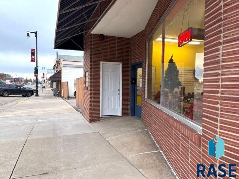 More Photos Of 118 N Broadway Ave, Miller General Retail For Sale