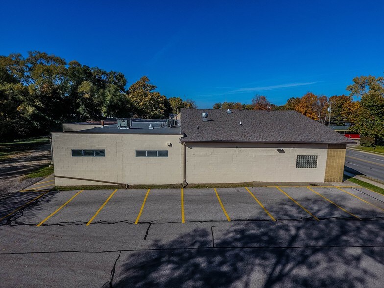 More Photos Of 1286 Pipestone Rd, Benton Harbor Light Distribution For Lease