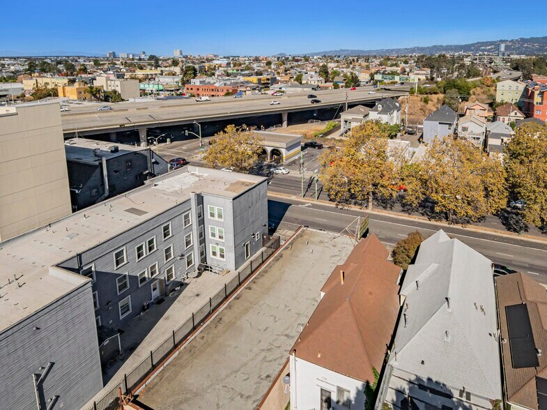 More Photos Of 635 W Grand Ave, Oakland Freestanding For Sale