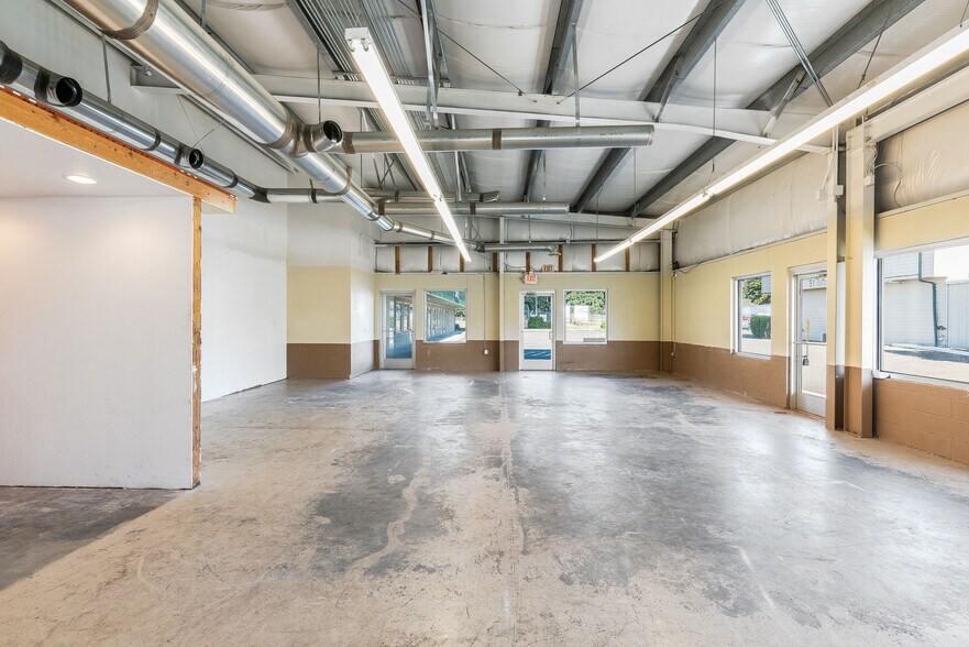 More Photos Of 15413 1st Avenue Ct S, Tacoma Warehouse For Lease