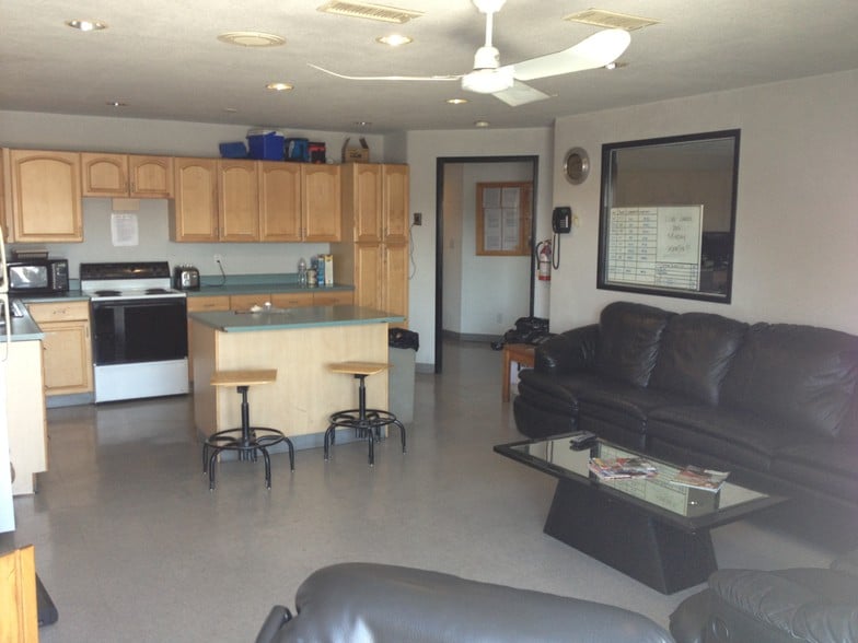 More Photos Of 1924 Commercial St, Escondido Warehouse For Lease