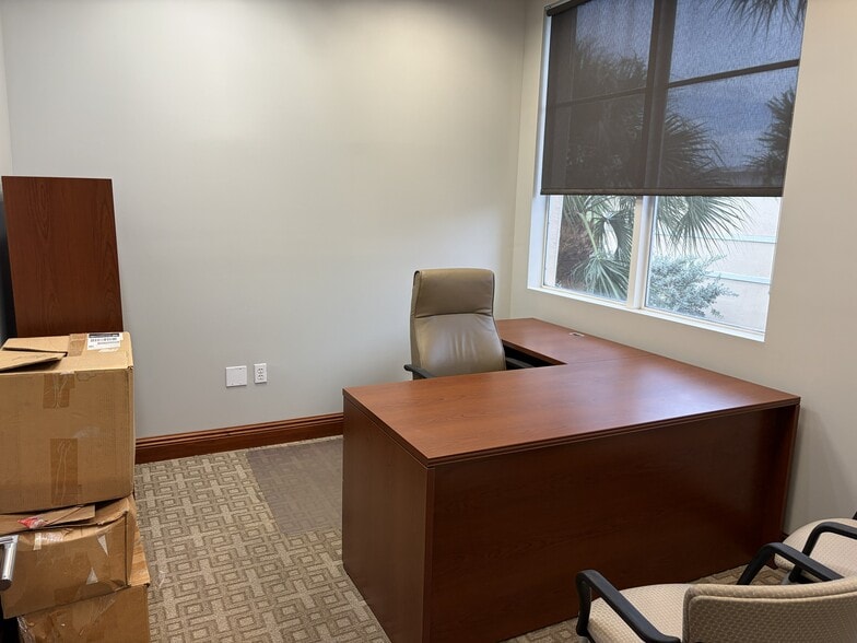 More Photos Of 1961 NW 150th Ave, Pembroke Pines Office For Lease
