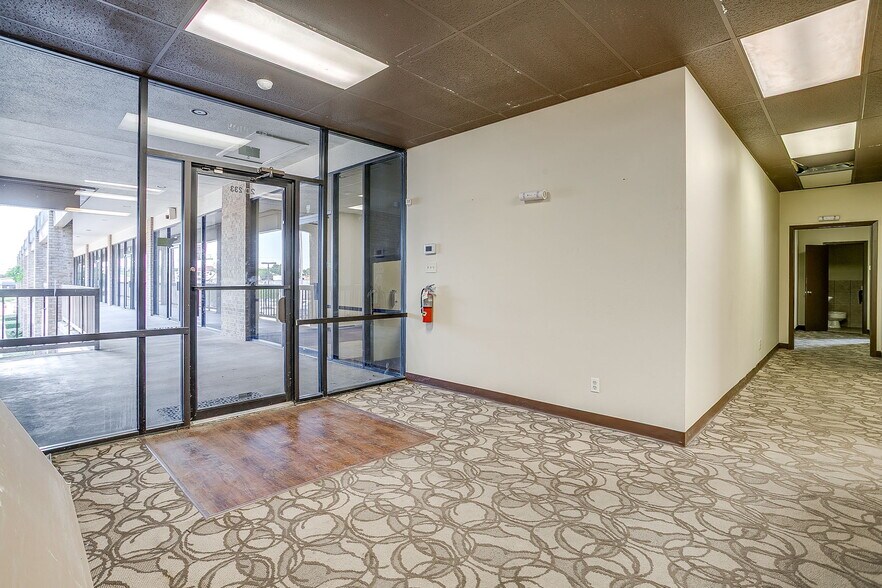 More Photos Of 5801 Curzon Ave, Fort Worth General Retail For Lease