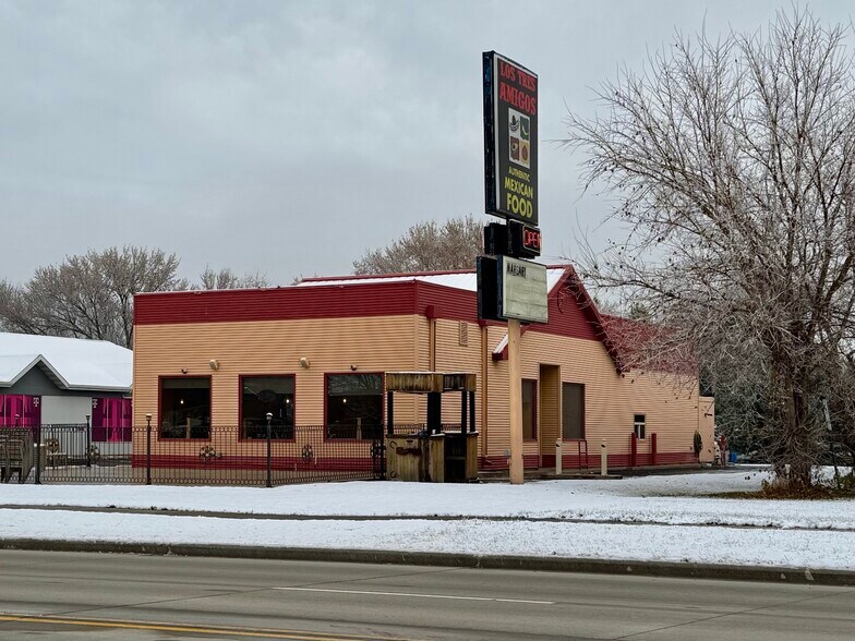 More Photos Of 2070 S Koeller St, Oshkosh Restaurant For Sale