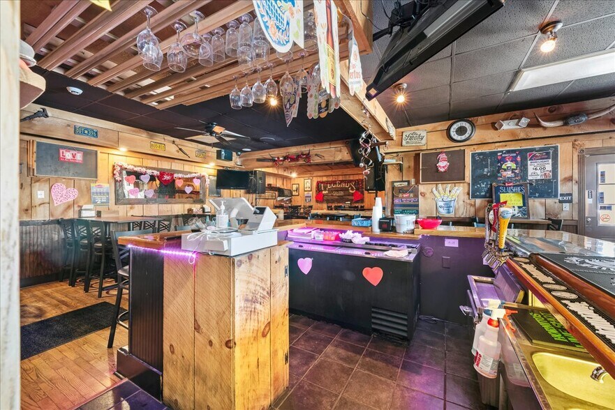 More Photos Of 750 Boulevard Ave, Dickson City Bar For Sale
