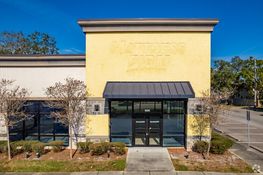 More Photos Of 2650 E Bay Dr, Largo Freestanding For Lease