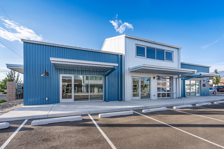 More Photos Of 1189 Parkway Dr, Santa Fe Showroom For Sale