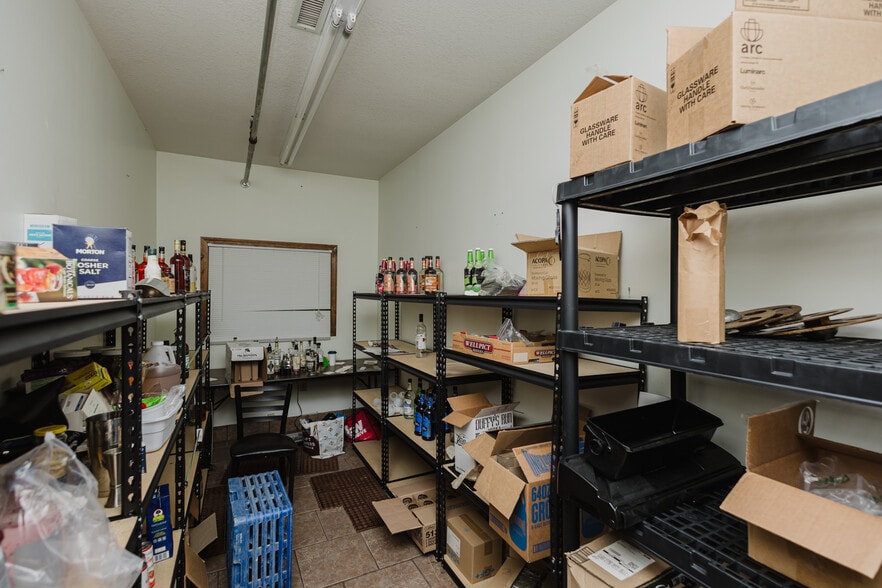 More Photos Of 830 N Kansas Ave, Topeka Bar For Sale