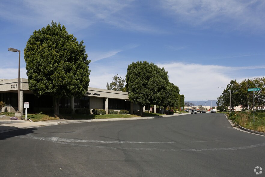 More Photos Of 4344 Latham St, Riverside Unknown For Lease