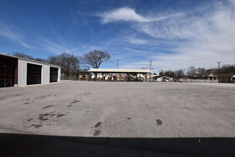 More Photos Of 1133 E Main St, Chattanooga Light Distribution For Lease