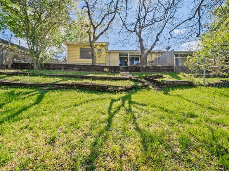 More Photos Of 2326 Hartford Rd, Austin Apartments For Sale