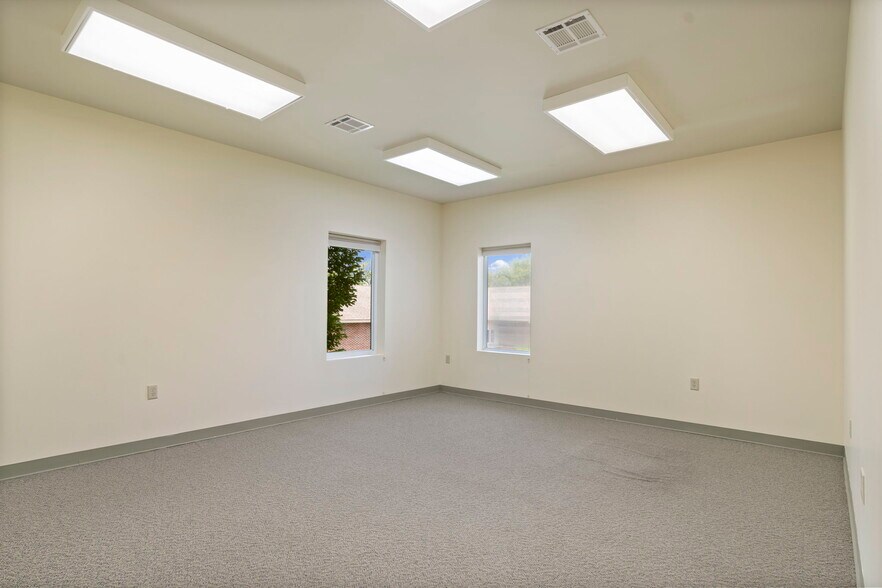 More Photos Of 1000 Coventry Dr, Phillipsburg Medical For Sale