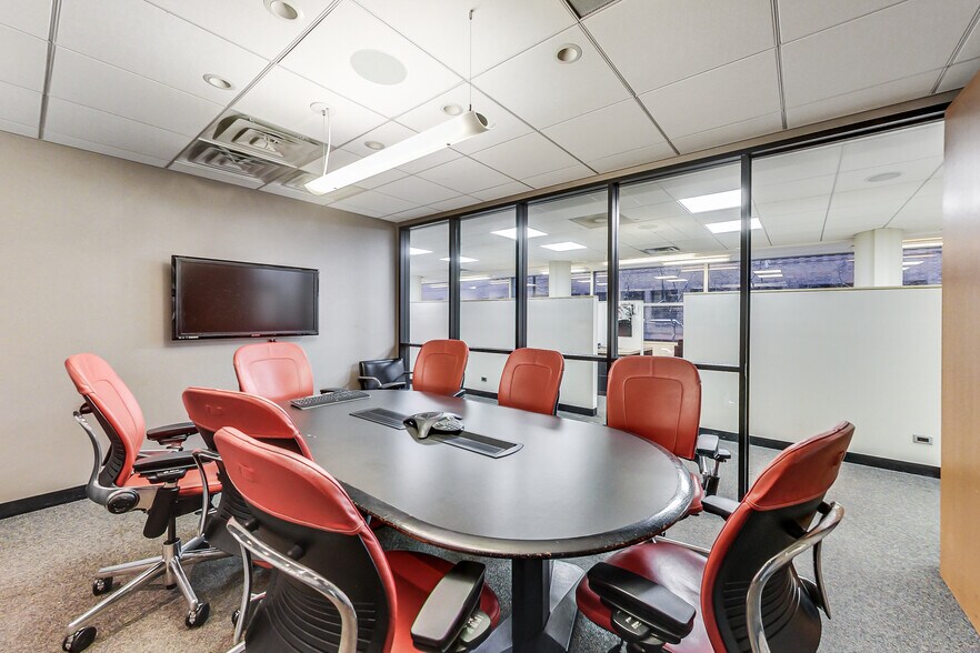 More Photos Of 212 E Ohio St, Chicago Office For Lease