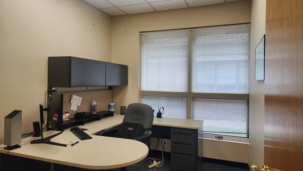 More Photos Of 17 Hanover Rd, Florham Park Medical For Sale