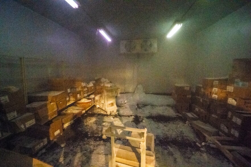 More Photos Of 1302 E Crestwood Dr, Victoria Storefront For Sale