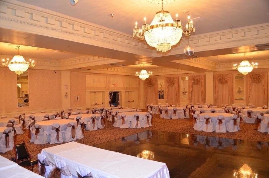 More Photos Of 2759 Mount Pleasant St, Burlington Hotel For Sale