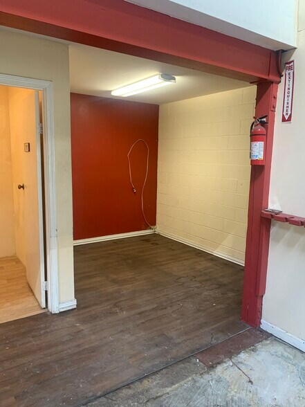 More Photos Of 840 Old County Rd, Belmont Warehouse For Lease