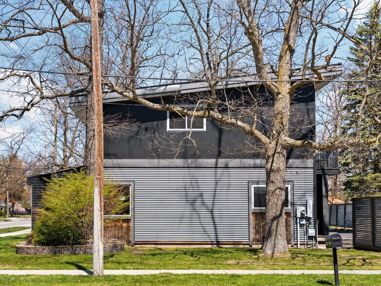 More Photos Of 1323 Cass St, Traverse City Flex For Sale