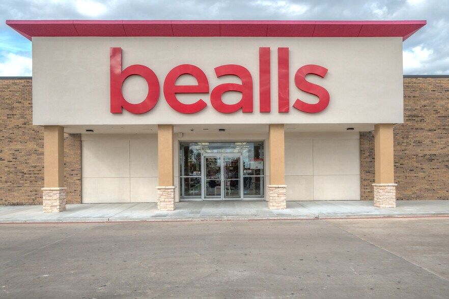 More Photos Of 4000 7th St, Bay City Unknown For Lease