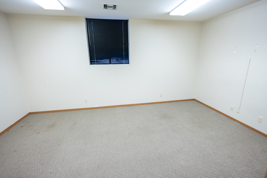 More Photos Of 2004 Highland Ave, Eau Claire Office For Lease