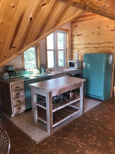 More Photos Of 465 Westover Rd, Two Harbors Specialty For Sale