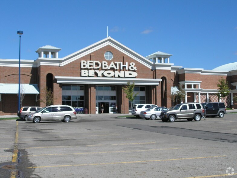 More Photos Of 3670-3780 Easton Market, Columbus General Retail For Lease