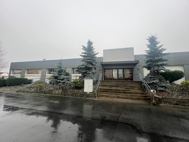 More Photos Of 2021 E College Way, Mount Vernon Office For Lease