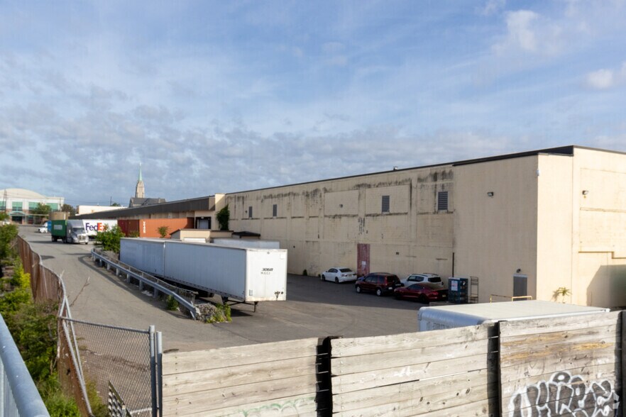 More Photos Of 1 Buckingham Ave, Perth Amboy Warehouse For Lease