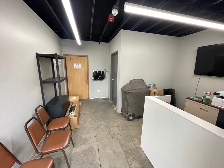 More Photos Of 22844-22848 W Winchester Dr, Channahon Service For Lease