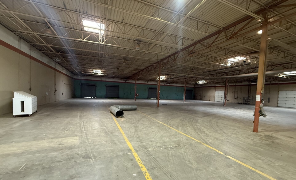 More Photos Of 111 E Lowden St, Fort Worth Warehouse For Sale