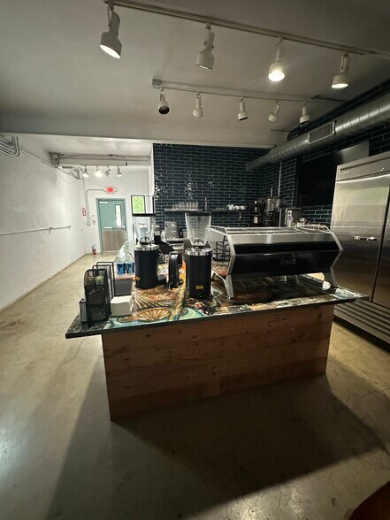 More Photos Of 1209 E Cesar Chavez St, Austin Loft Creative Space For Lease