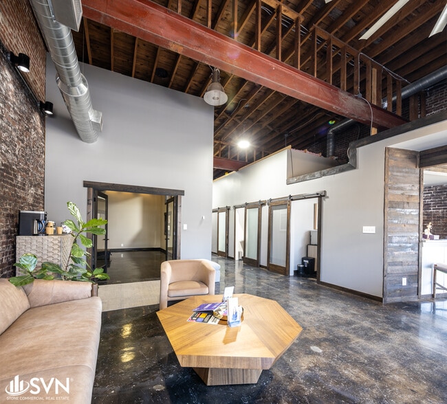 More Photos Of 1200 N Limestone, Lexington Storefront Retail Office For Sale