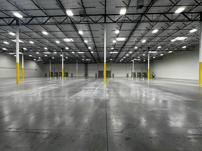 More Photos Of 8385 Eastgate Rd, Henderson Warehouse For Lease