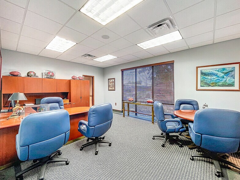 More Photos Of 5421 N 59th St, Tampa Office For Sale
