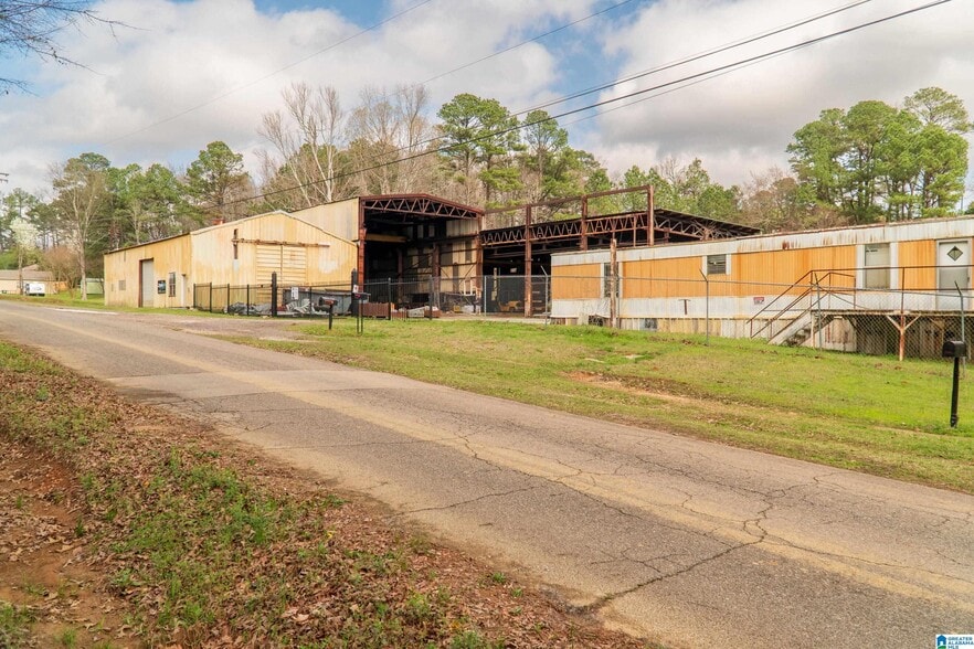 Primary Photo Of 765 Hart Cir, Warrior Industrial For Sale