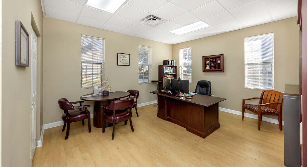 More Photos Of 14506 University Point Pl, Tampa Office For Sale