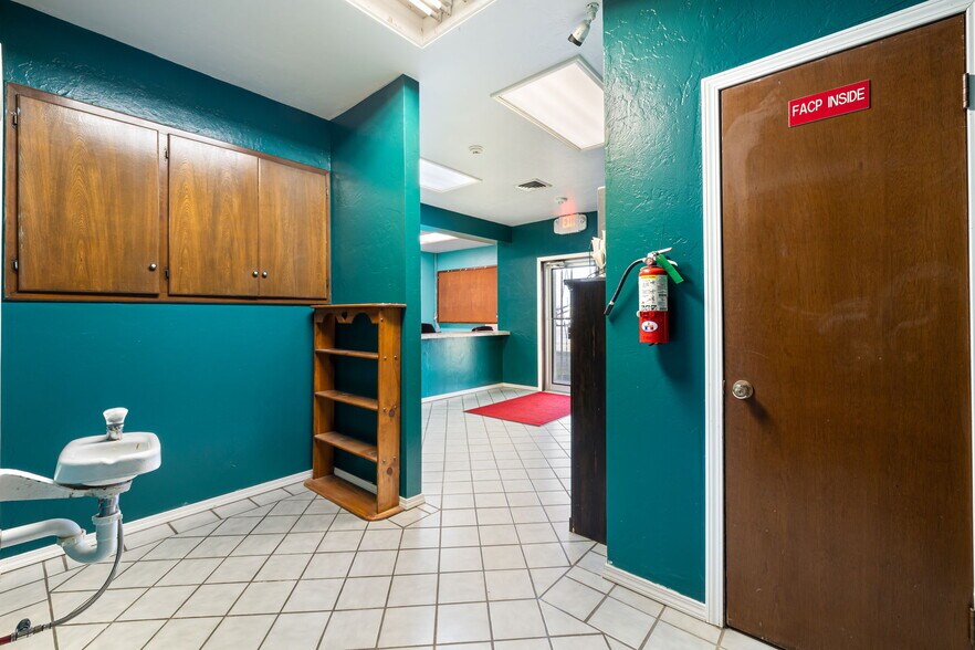 More Photos Of 1419 W London St, El Reno Religious Facility For Sale