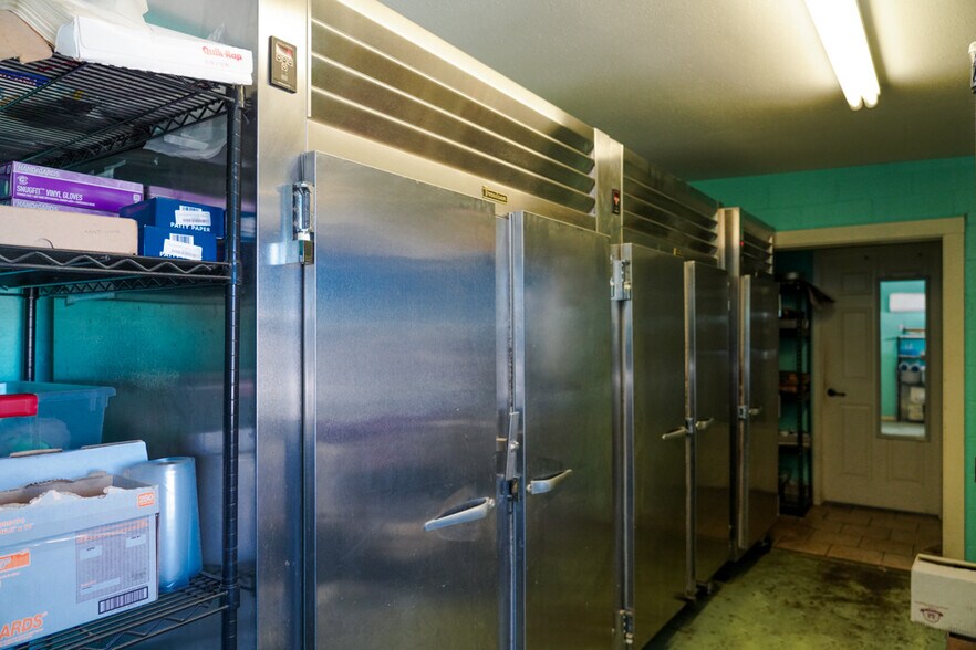 More Photos Of 210 W Railroad St, El Campo Service For Sale