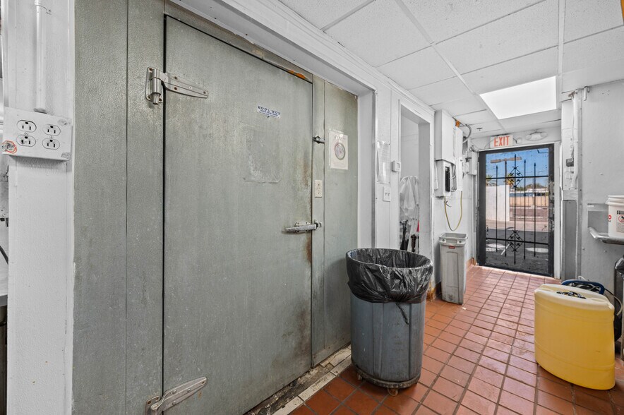 More Photos Of 5828 W Indian School Rd, Phoenix Restaurant For Sale