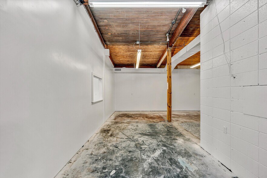 More Photos Of 3664 Colonial Ave, Cave Spring General Retail For Lease