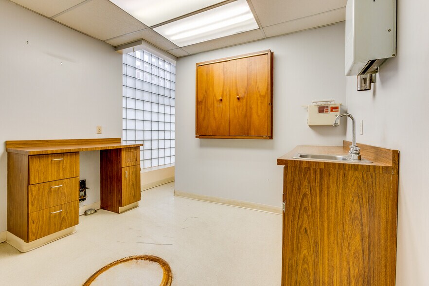 More Photos Of 6300 Forward Ave, Pittsburgh Storefront Retail Residential For Lease