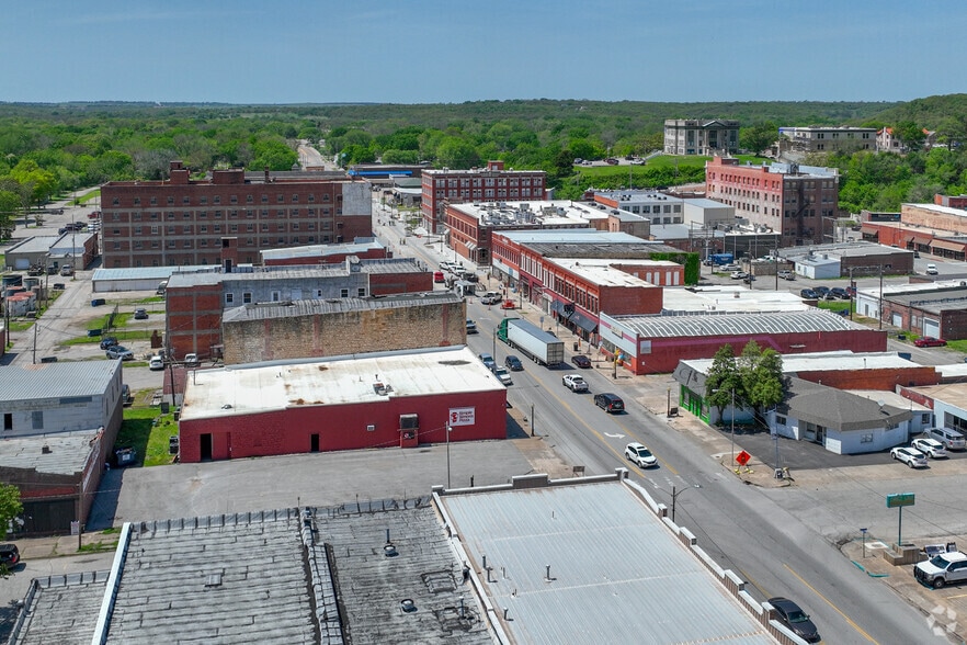 More Photos Of 140 E Main St, Pawhuska Storefront Retail Office For Sale